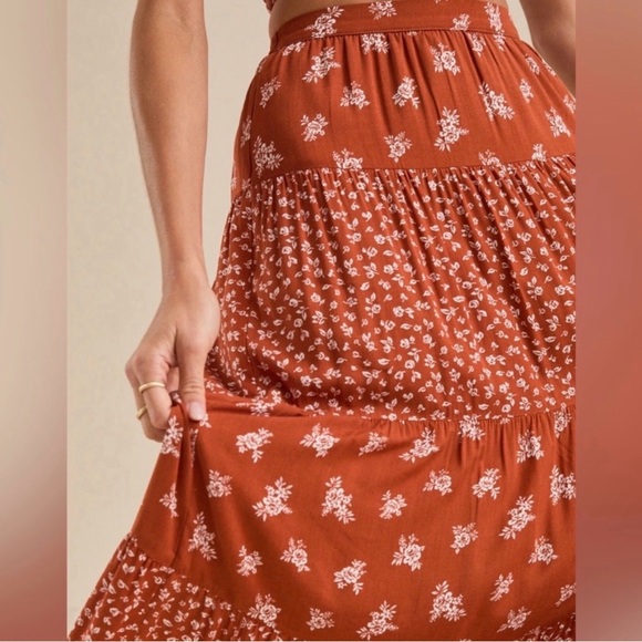 ✨ Alter’d State Rust Floral Tiered Midi Skirt – XL - Picture 11 of 11